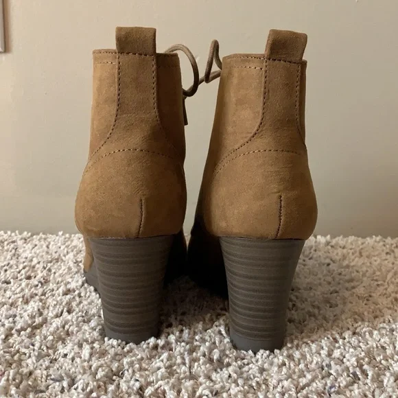 New in box suede boots - Picture 3 of 5